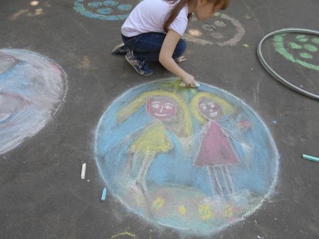 Рисунки на асфальте.