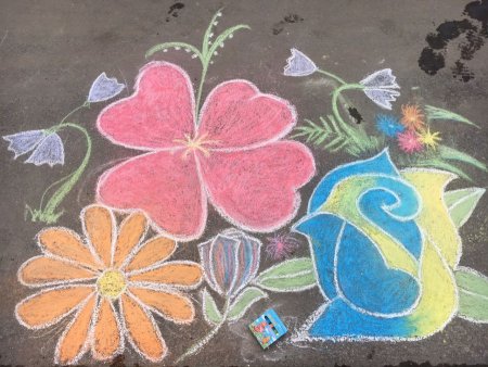 Рисование мелом на асфальте