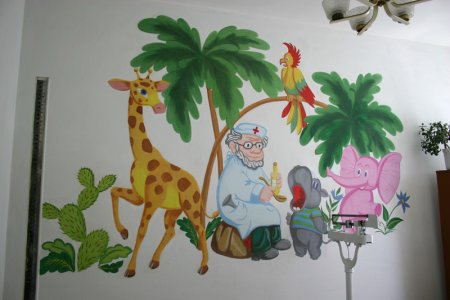 Рисунки на стенах в детском саду