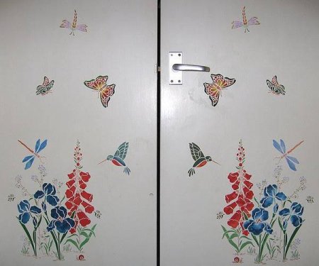 Рисунок на двери своими руками