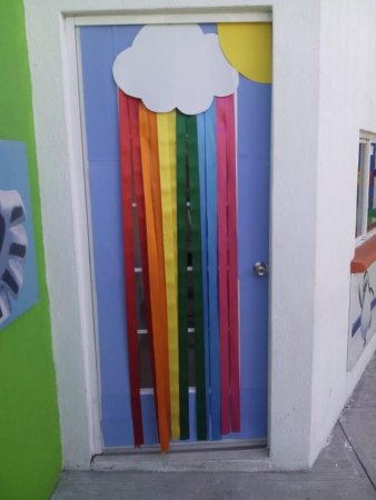 Украшение дверей в детском саду