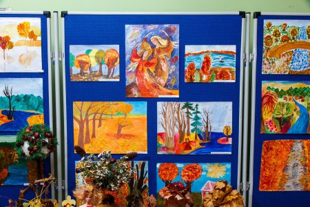 Выставка детских рисунков осень