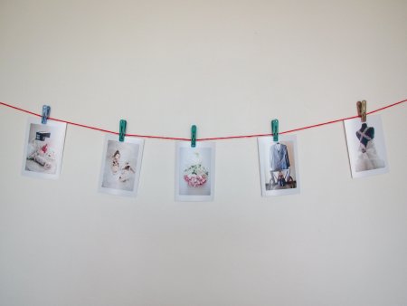 Фотокарточки на веревке