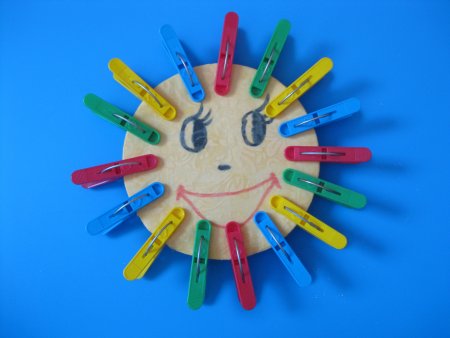 Солнце из прищепок