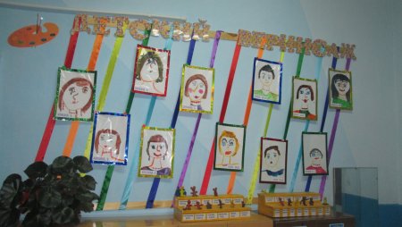 Украшение стен для выставки в детском саду