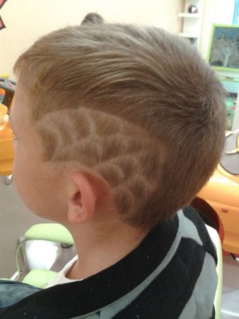 Выстриг для мальчиков на светлых волосах