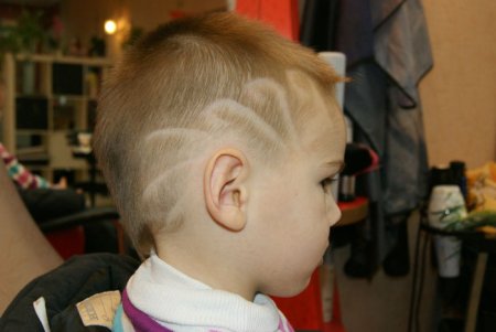 Выстриг для мальчиков на светлых волосах