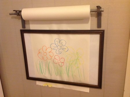 Рулон на стене для рисования детей