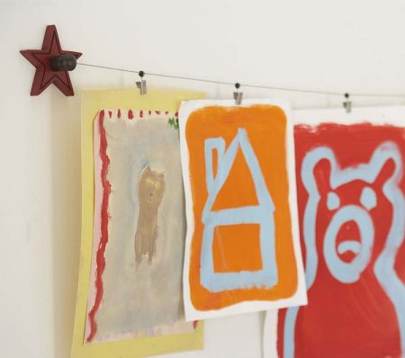 Крепление для детских рисунков на стену