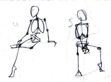 Наброски сидящей фигуры человека