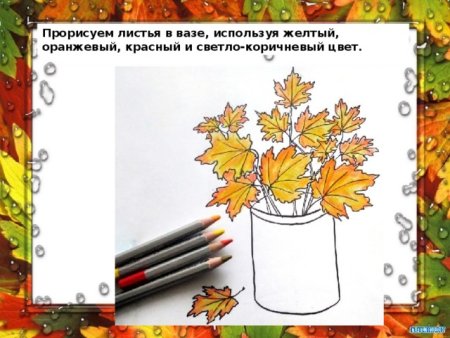 Ветка рябины в вазе