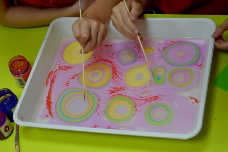 Рисование эбру в детском саду