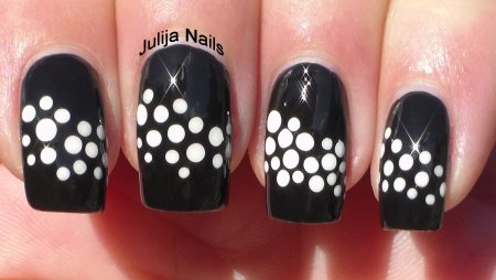 Рисование дотсом на ногтях