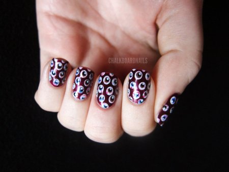 Рисование дотсом на ногтях