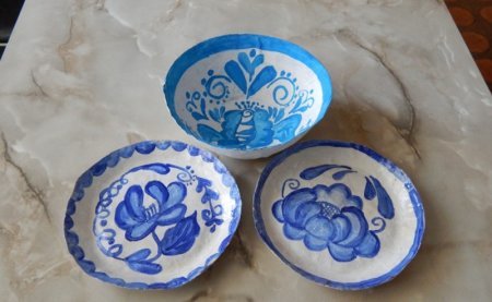 Тарелку папье маше гжельской росписью