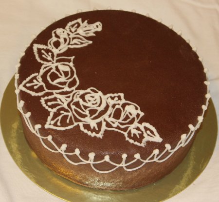 Украшение торта шоколадными узорами