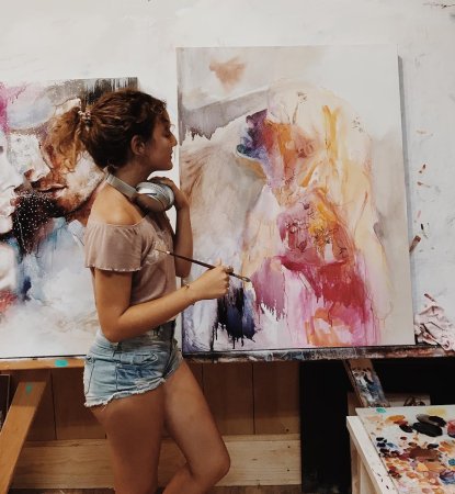 Художник рисует