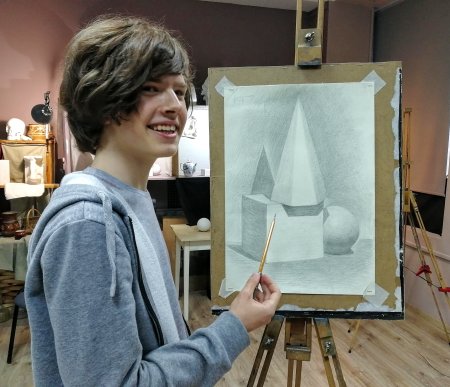 Натюрморт с красками и кистями