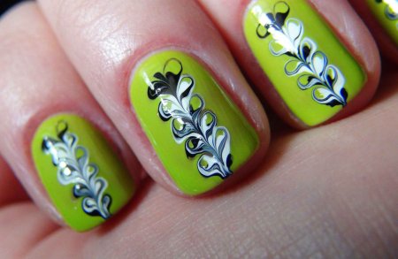 Маникюр красная клетка