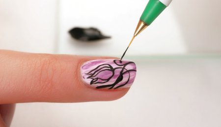 Узоры кистью на ногтях