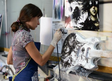 Художник аэрографист