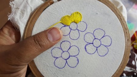 Легкая вышивка на пяльцах