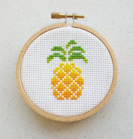 Простая вышивка на канве