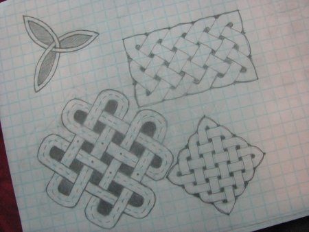 Кельтский узор в тетради в клетку