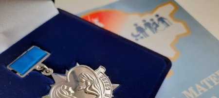 Рисунок ко Дню матери