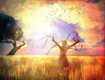 Девушка с крыльями в небе