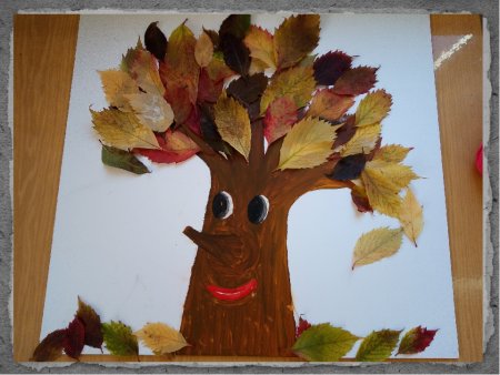 Осенняя поделка дерево из листьев