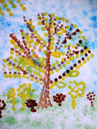 Дерево красками и ватными палочками