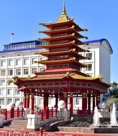 Элиста площадь семи пагод