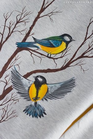 Две синички на ветке