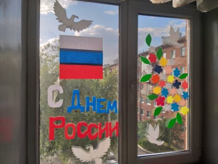 Украшение окон ко Дню России
