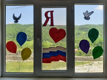 Украшение окон ко Дню России