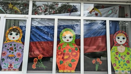 Окна ко Дню России в детском саду