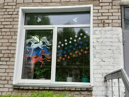 Украшение окон ко Дню России
