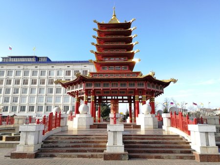 Пагода семи дней Элиста молитвенный барабан