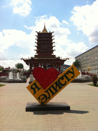 Пагода семи дней Элиста контур