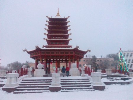 Памятник пагода 7 дней в Элисте
