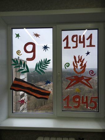 Рисунки на окнах ко Дню Победы