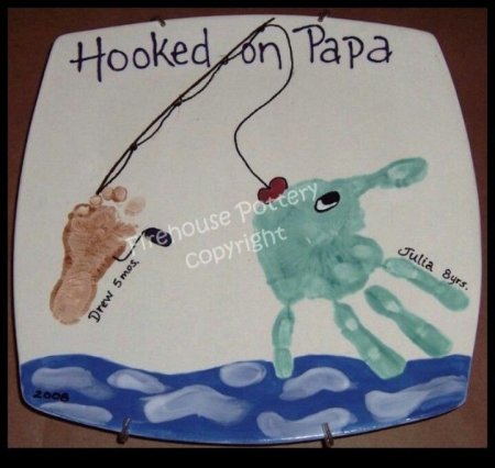 Дерево из отпечатков ладоней