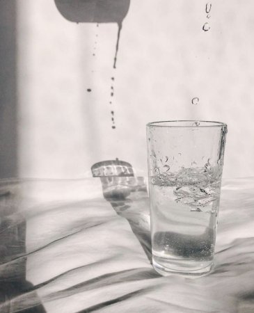 Естетитика стакан воды