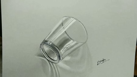 Стеклянный стакан карандашом