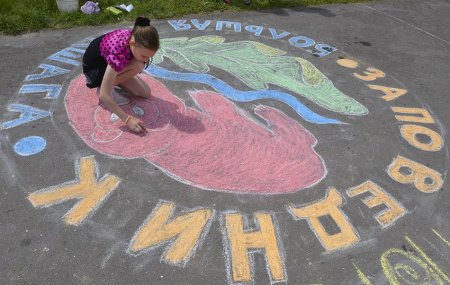 Рисунки на асфальте ко Дню России
