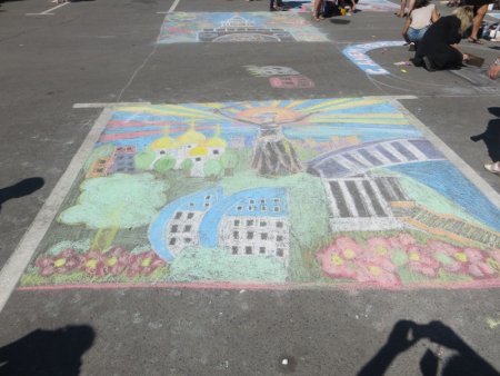 Рисование мелками на асфальте день города