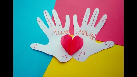Подарок маме из ладошек