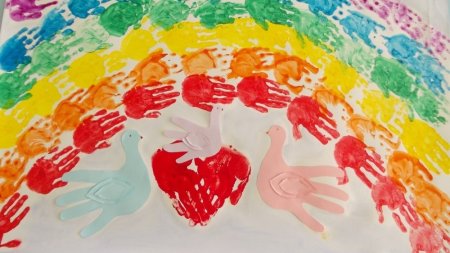 Коллективное рисование ладошками