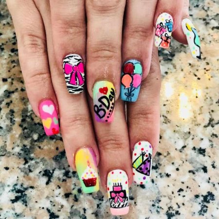 Яркие ногти на день рождения